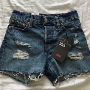 LEVI’S WEDGIE SHORT